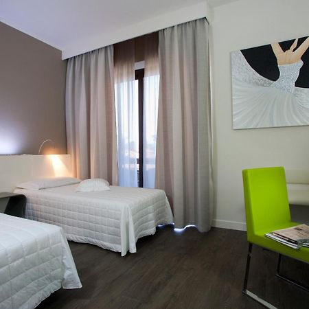 Hotel Desenzano Desenzano del Garda Exteriör bild