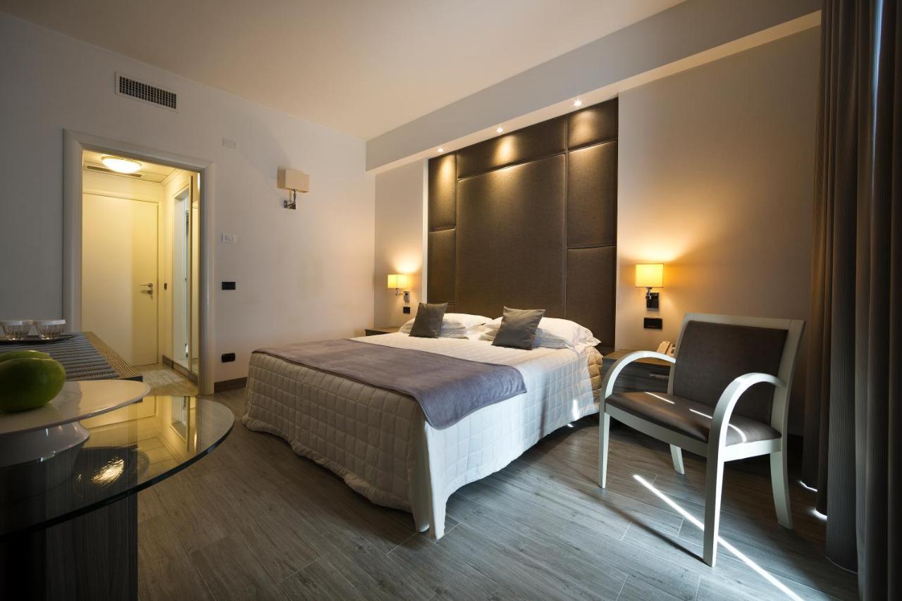 Hotel Desenzano Desenzano del Garda Exteriör bild